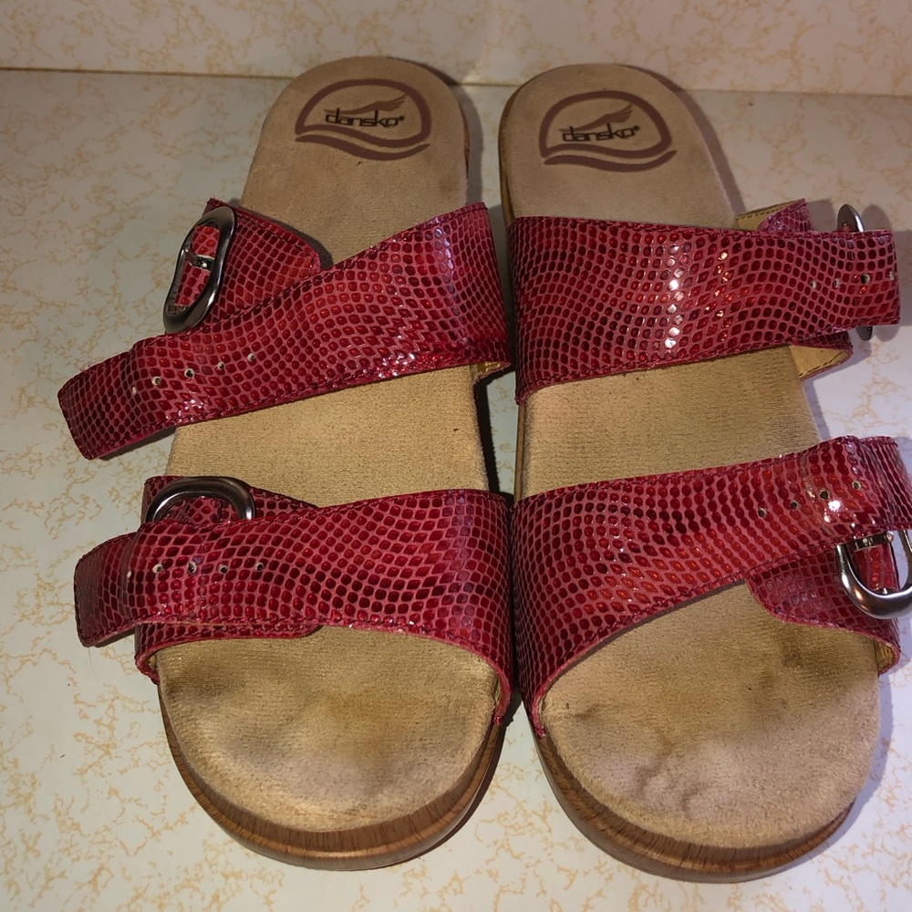 Dansko Wedge Sandal, Red Two Strap Snake Skin Size 38 EU / / 7.5-8 US